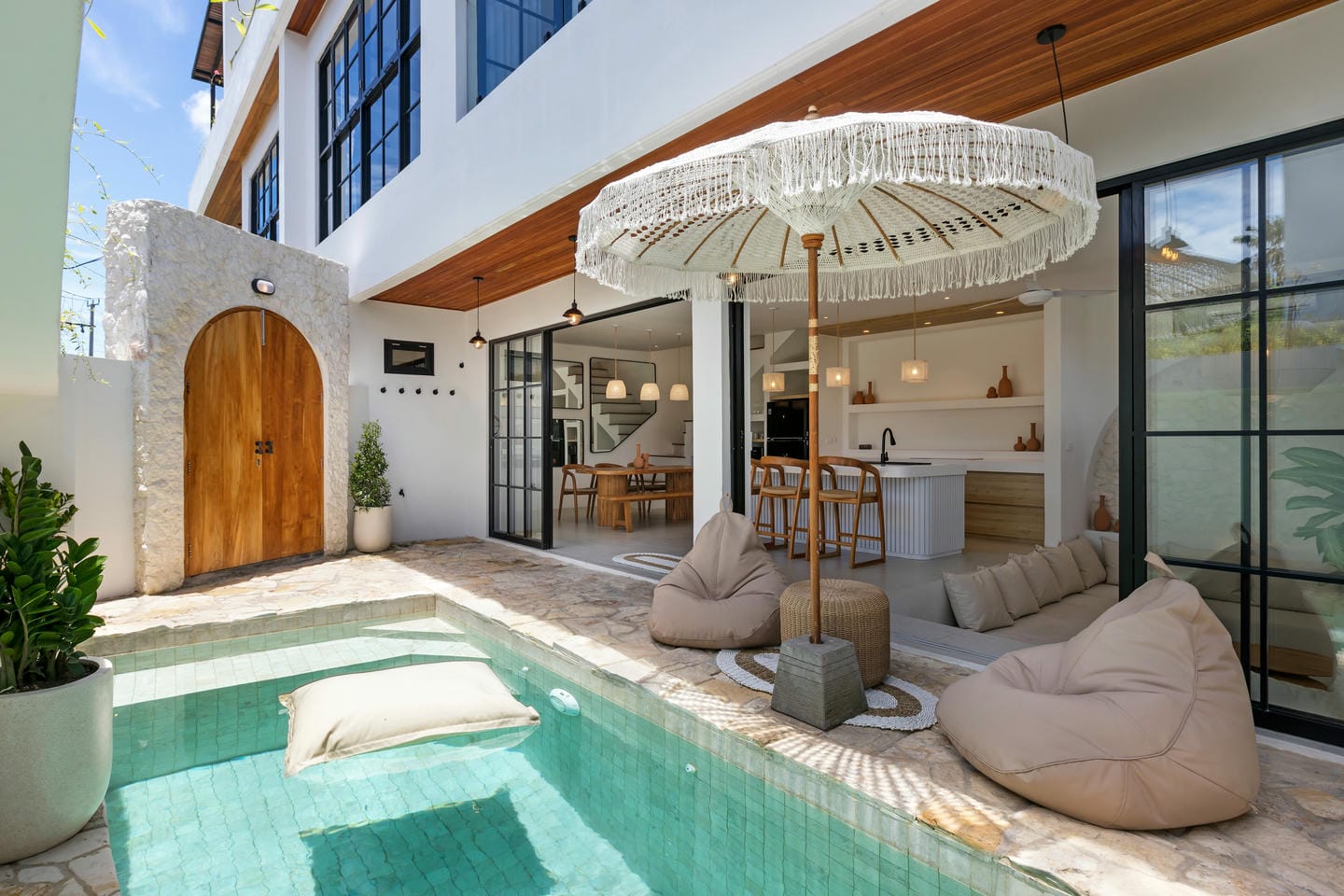 SPACIOUS 3 BEDROOM VILLA WITH SCENIC VIEW & CLOSE TO BEACH SCENIC VIEWS FOR SALE IN BERAWA BE-860 